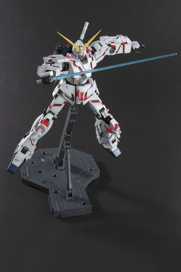 MG 1100 UNICORN GUNDAM SCREEN IMAGE (2).jpg