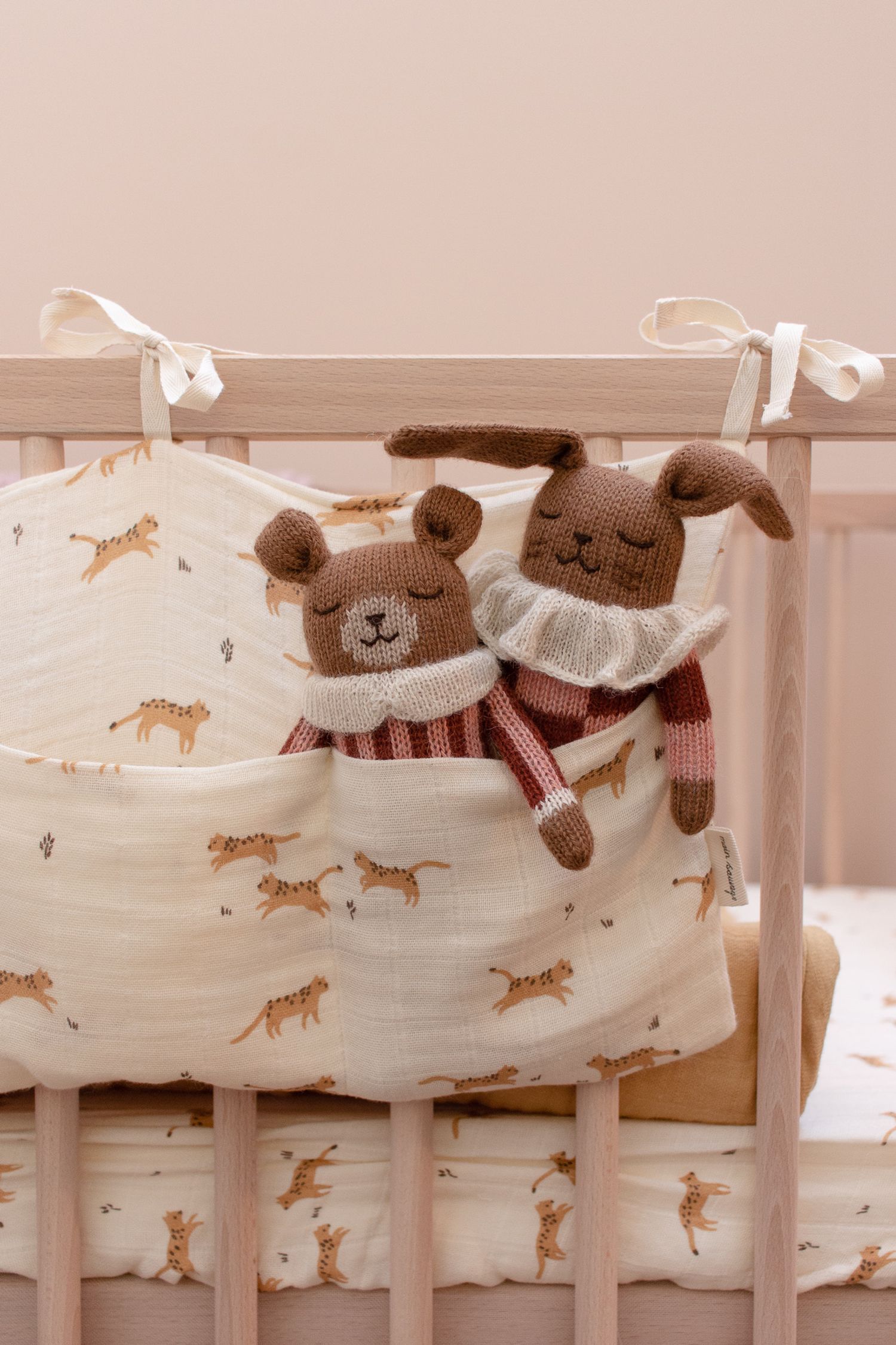 Picky Mom and Bear | Main Sauvage
