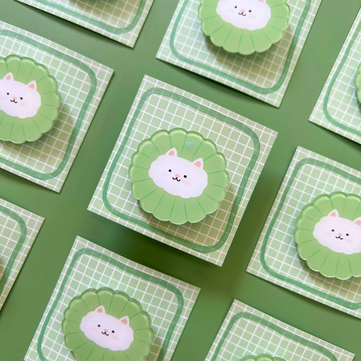 Round Leaf Cat Acrylic Pin