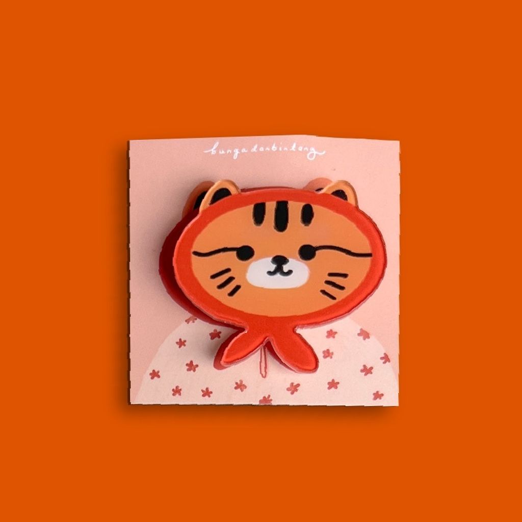 Dedek Cat (Scarf) Acrylic Pin
