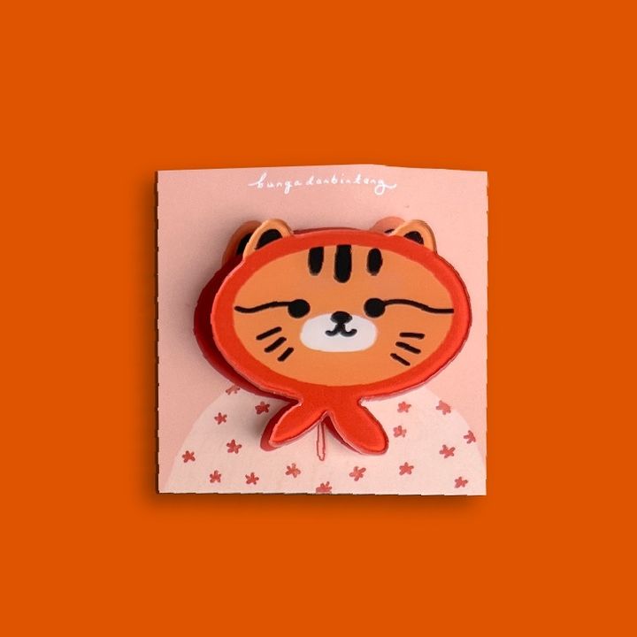 Dedek Cat (Scarf) Acrylic Pin