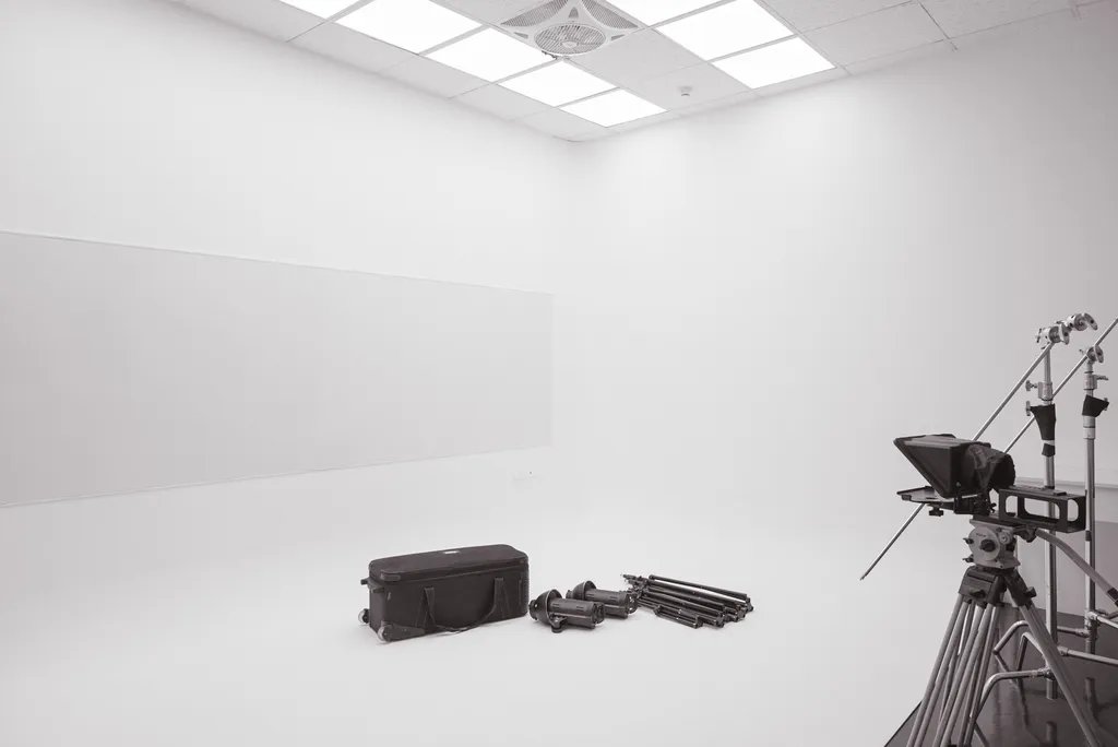 專業白棚 ｜ 無縫攝影棚