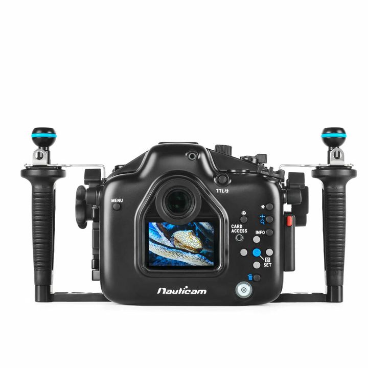 17338_nauticam_NA-R7_housing_for_canon_eos_r7_02