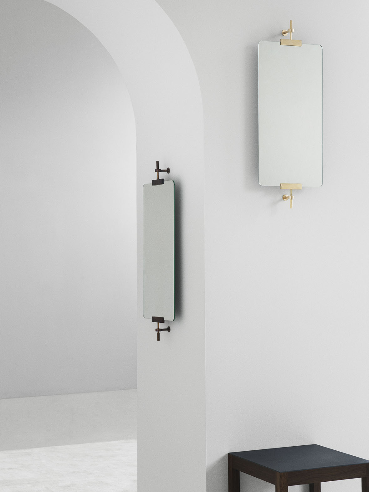 01_KBH_mirrorSmall-1