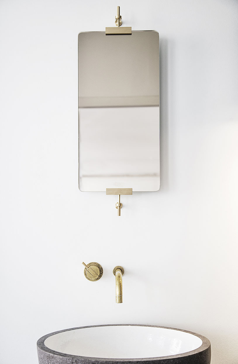 03_KBH_Mirror_close-up