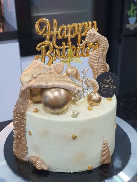 2. Gold Mermaid Cake.jpeg