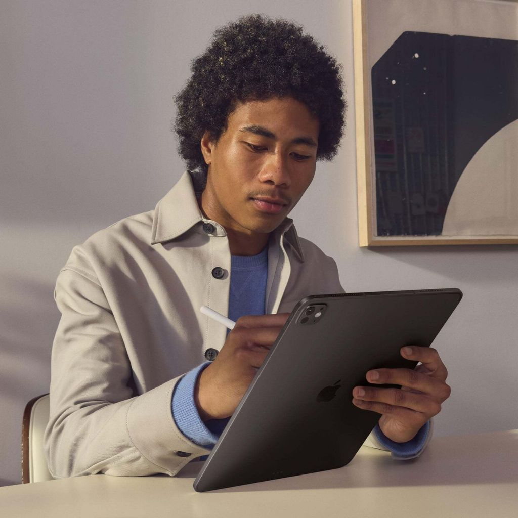iPad_Pro_13_M4_WiFi_Space_Black_PDP_Image_Position_5__GBEN_21572f11-1810-421a-97c1-e6d8c8fb312c