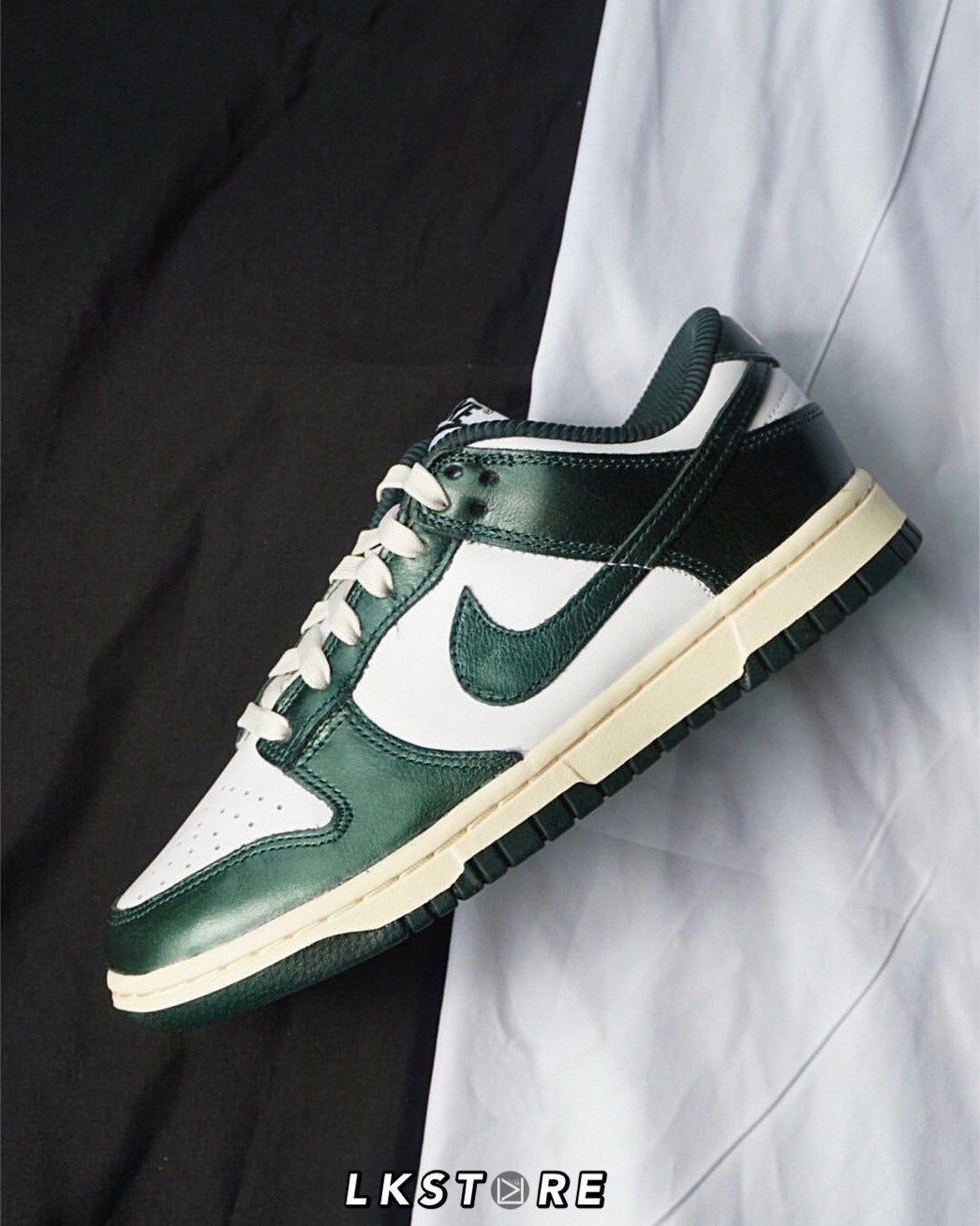 Nike WMNS Dunk Low 