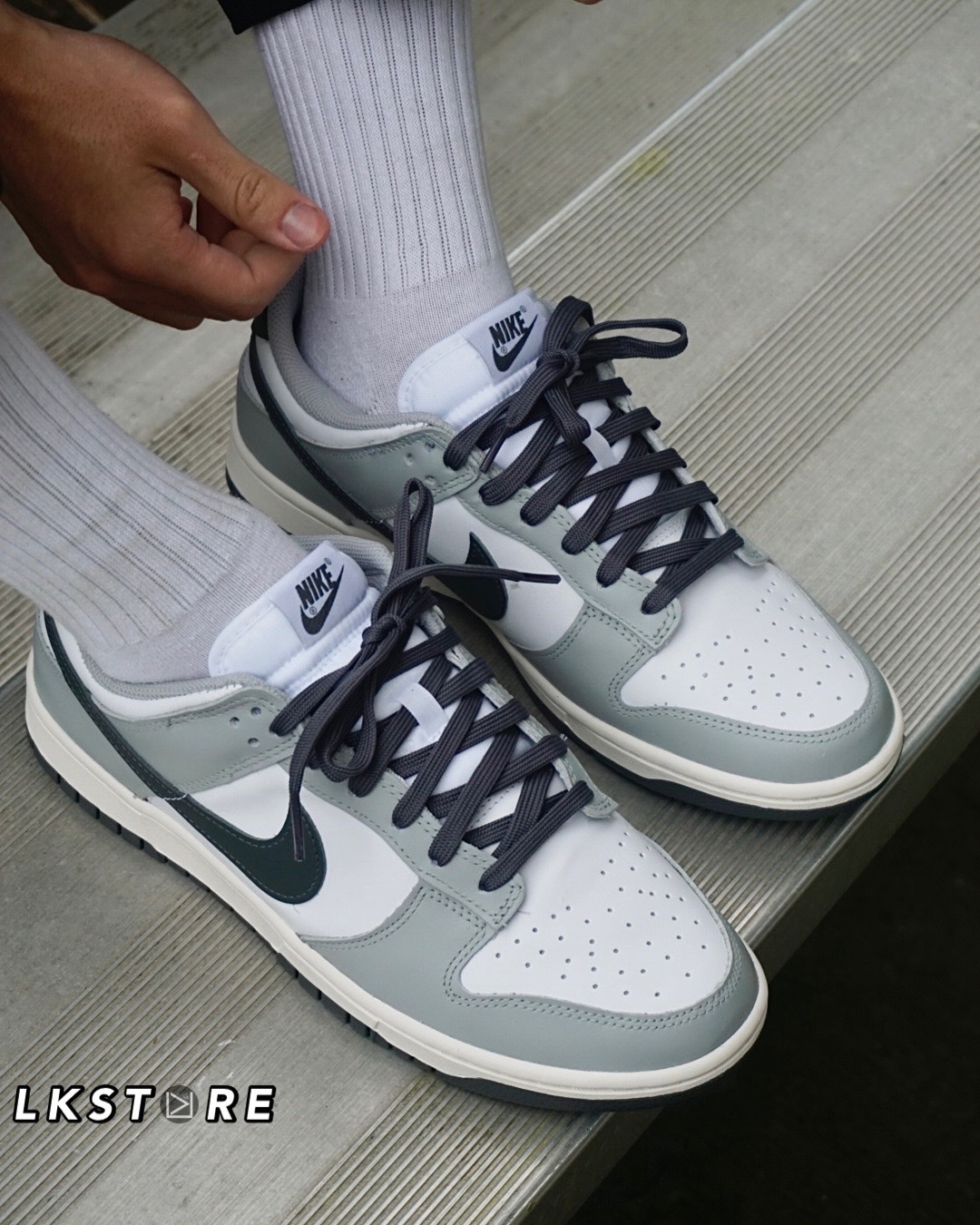 Nike WMNS Dunk Low
