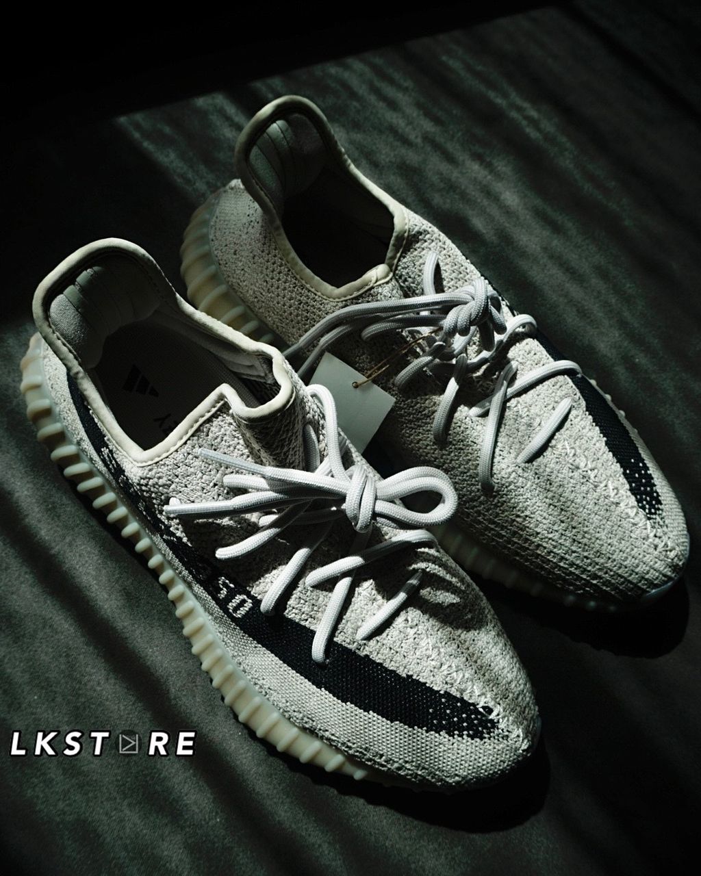 adidas YEEZY Booost 350 V2 米色反轉Oreo ”Slate