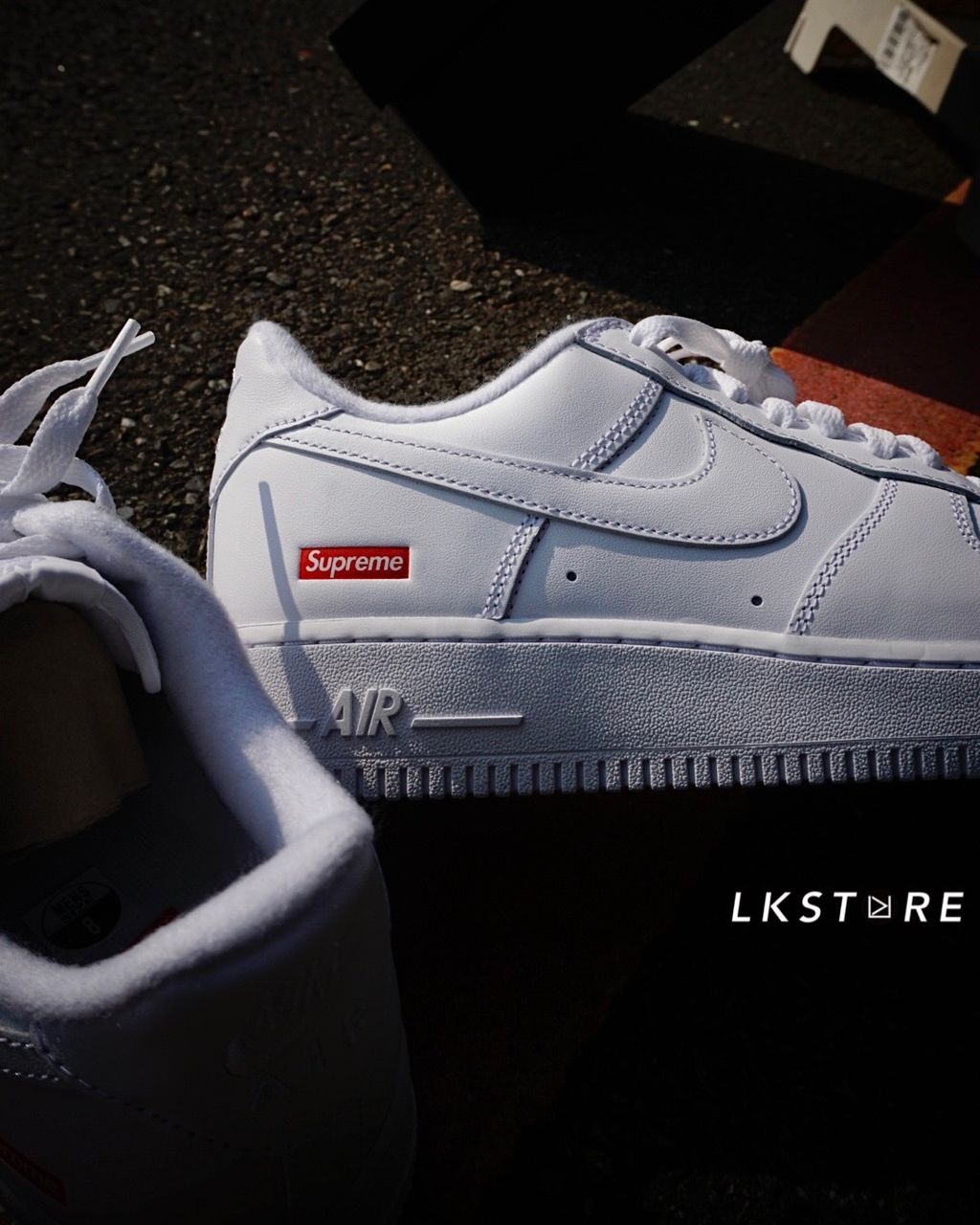 NIKE AIR FORCE 1 X SUPREME 