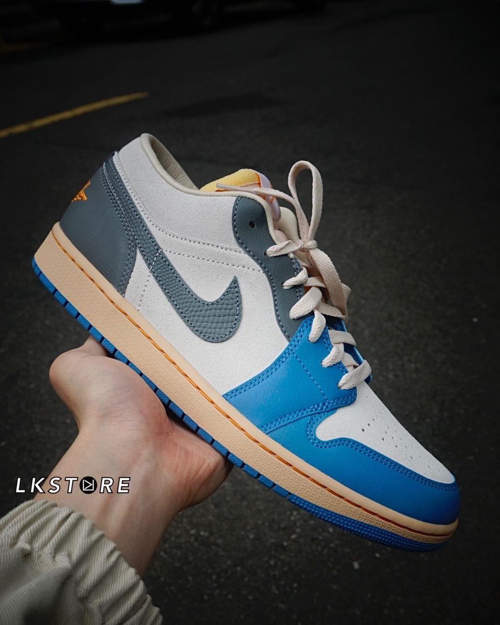 Air Jordan 1 Low SE 