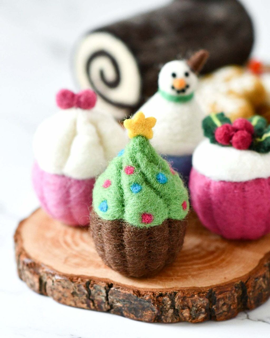 felt-cupcake-christmas-tree_1440x