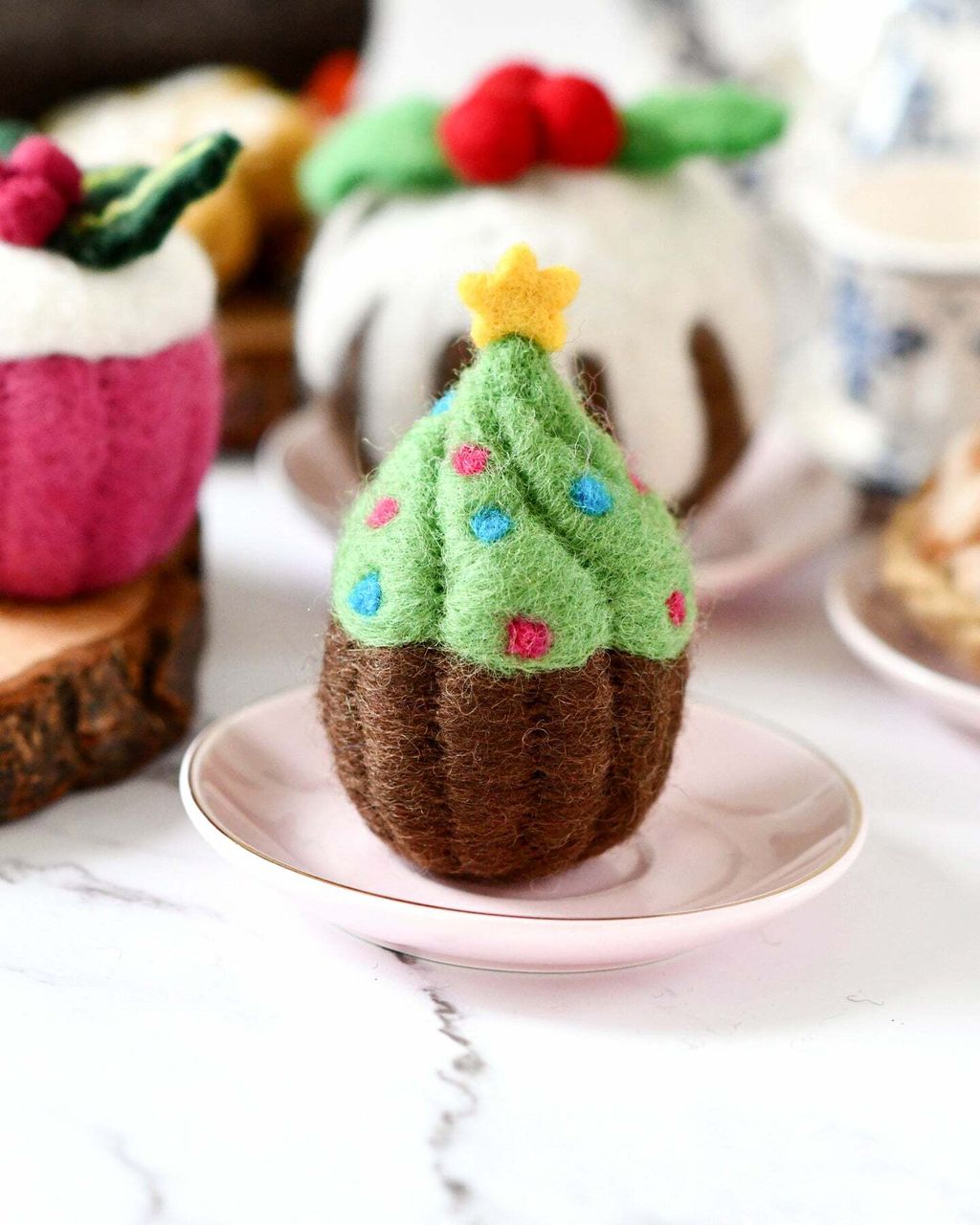 felt-cupcake-christmas-tree-2_1440x