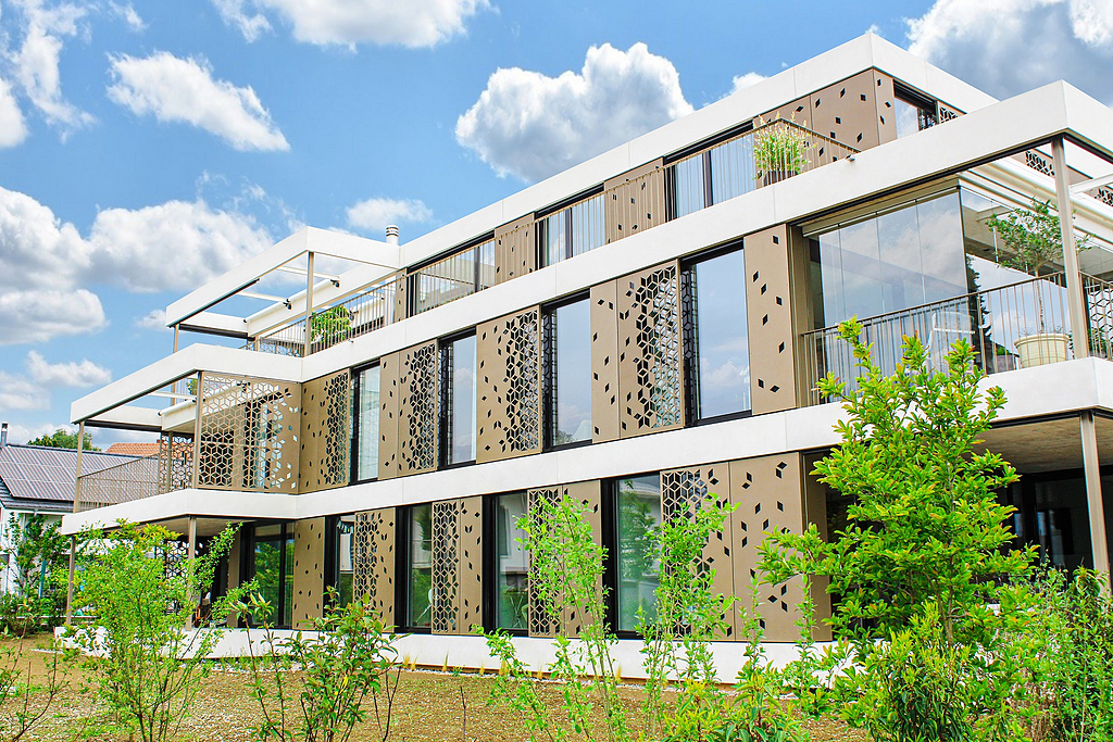 full_Balcony_Cladding_Bruag_Cellon_8mm_Perforation_Design_Customer_MFH_Bellmund__67___003_