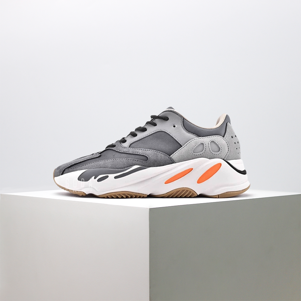 Adidas Yeezy Boost 700 \
