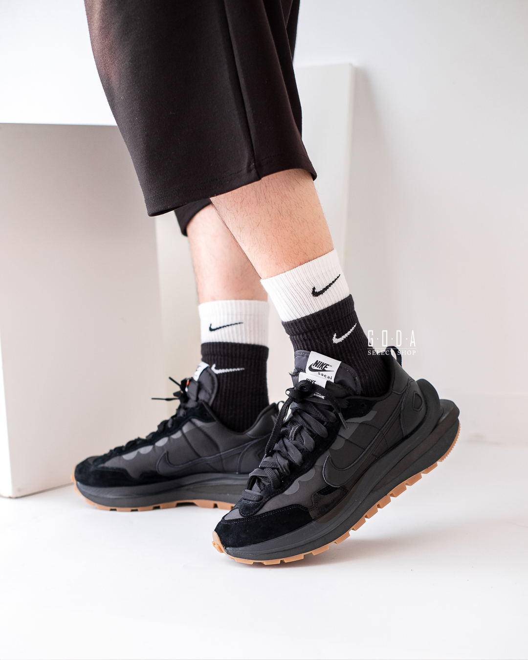 聯名款) SACAI X NIKE VAPORWAFFLE 黑魂生膠底DD1875-001 – GODA 夠搭