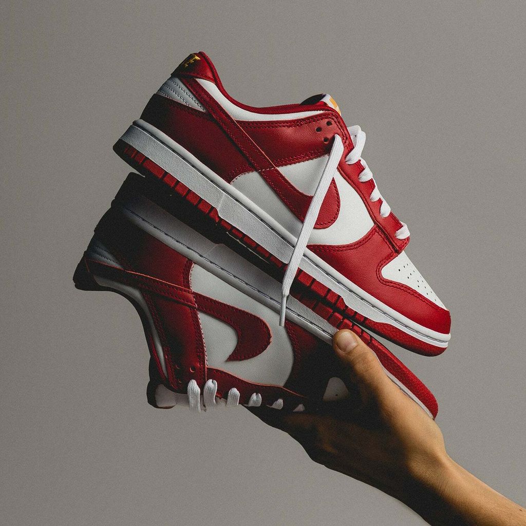 9d081f41f44c3f53a99b6663f543bcf41f520e9d_DD1391_602_Nike_Dunk_Low_Retro_USC_Gym_Red_Gym_Red_Gym_Red_White_University_Gold_ra_1
