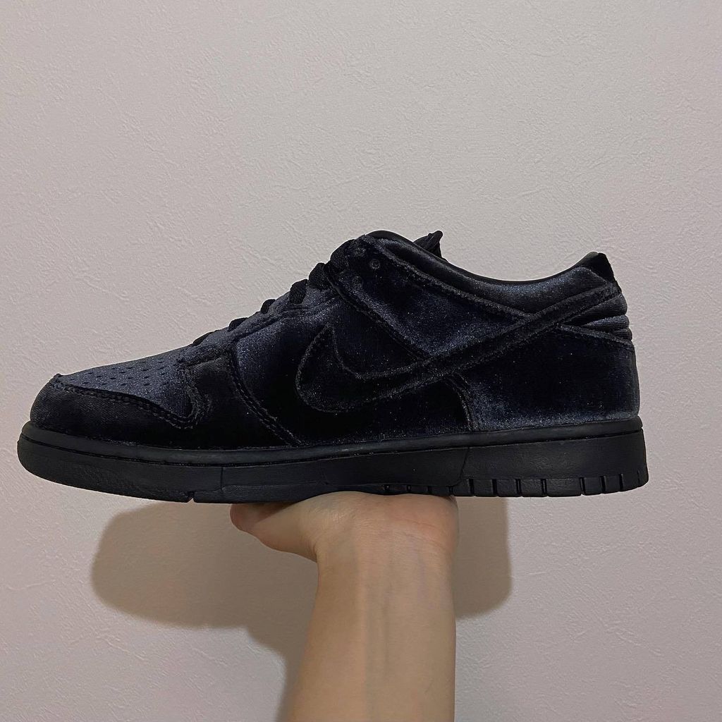 聯名款) DOVER STREET MARKET X NIKE DUNK LOW TRIPLE BLACK VELVET 全