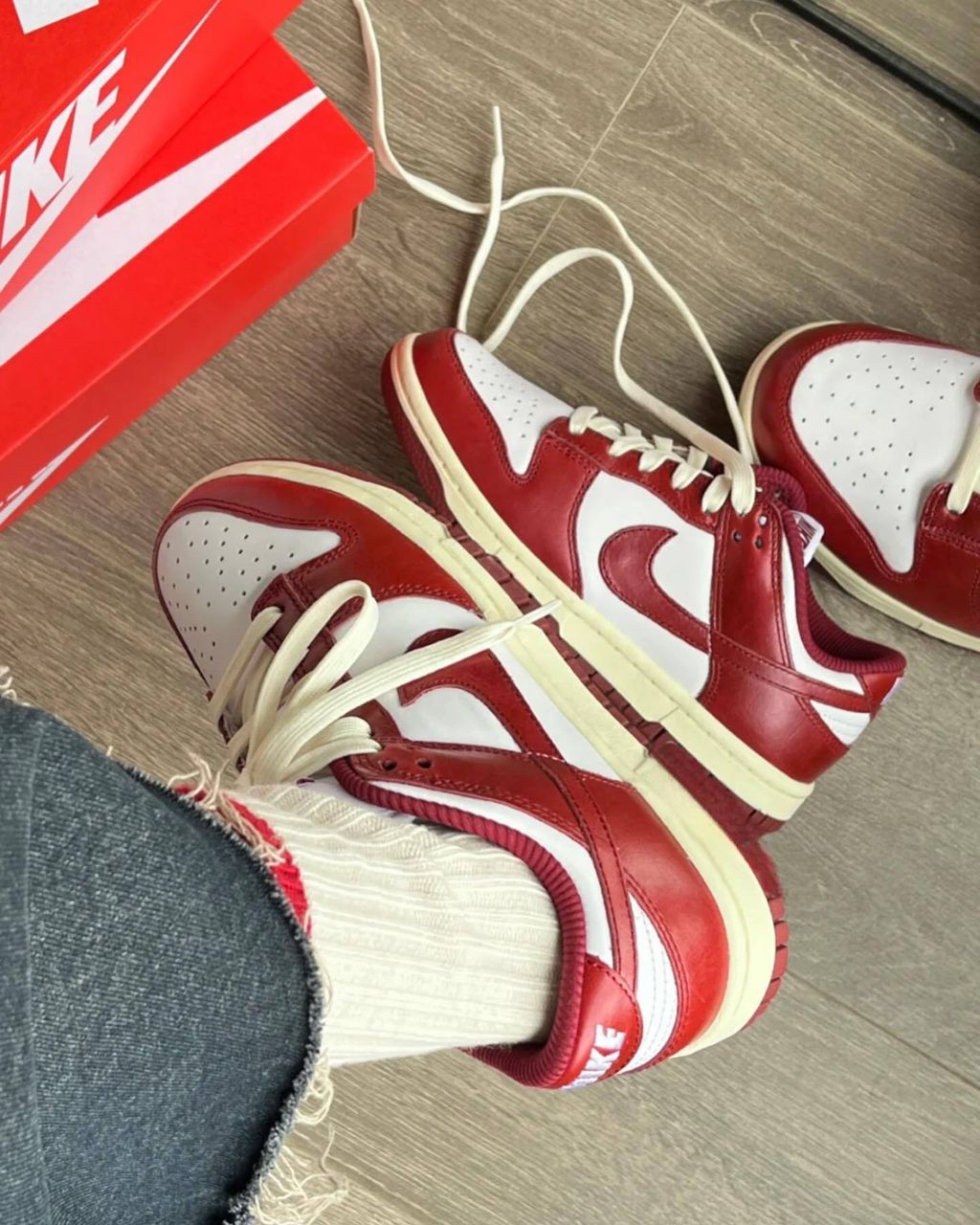 NIKE DUNK LOW WMNS TEAM RED 酒紅奶油底男女尺寸FJ4555-100 – GODA 夠