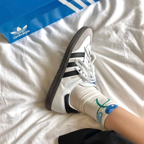 現貨) ADIDAS ORIGINALS SAMBA 白黑桑巴鞋德訓鞋復古經典時尚潮流必備