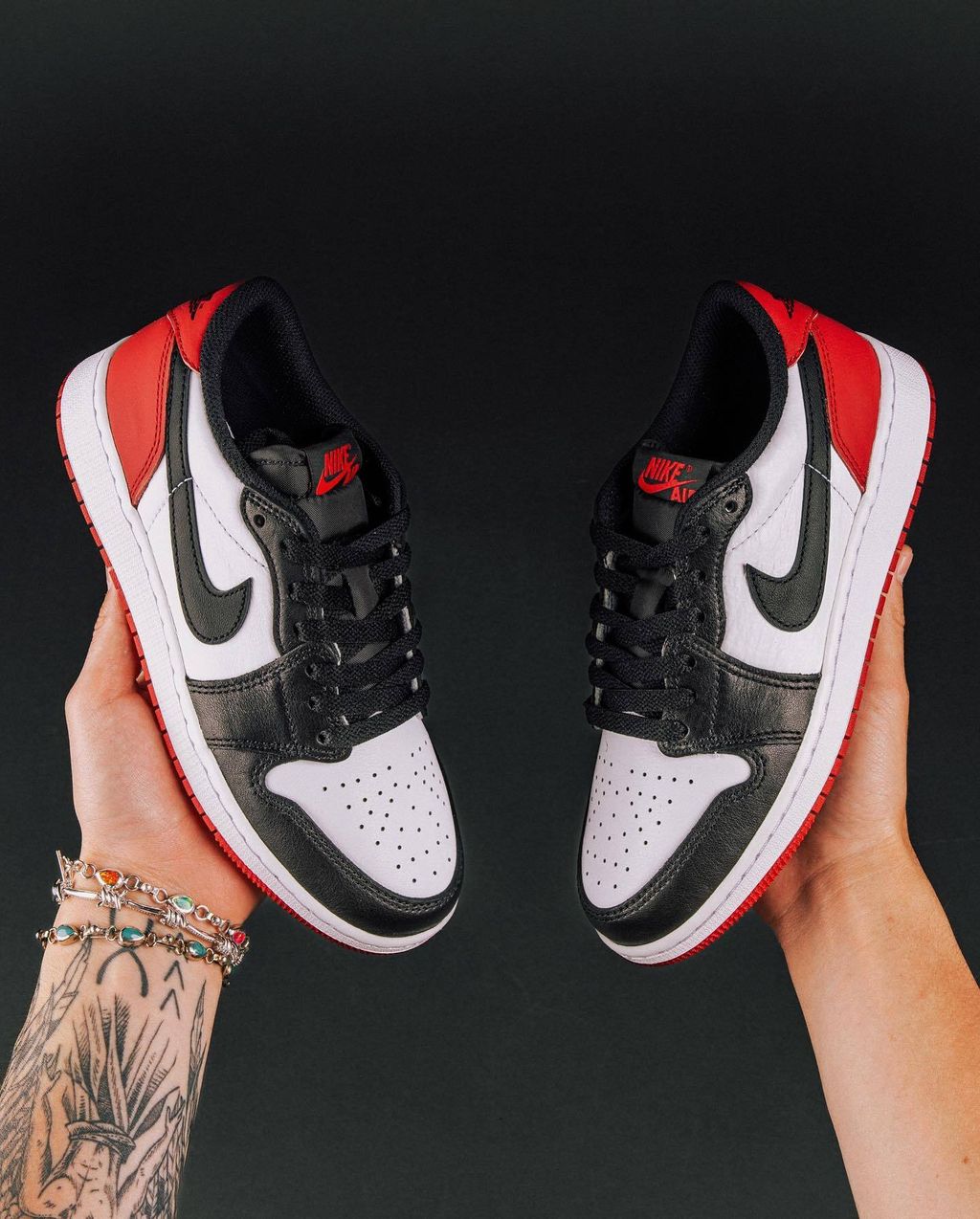 附贈一組卡其色鞋帶) AIR JORDAN 1 LOW OG BLACK TOE 黑紅低筒黑腳趾