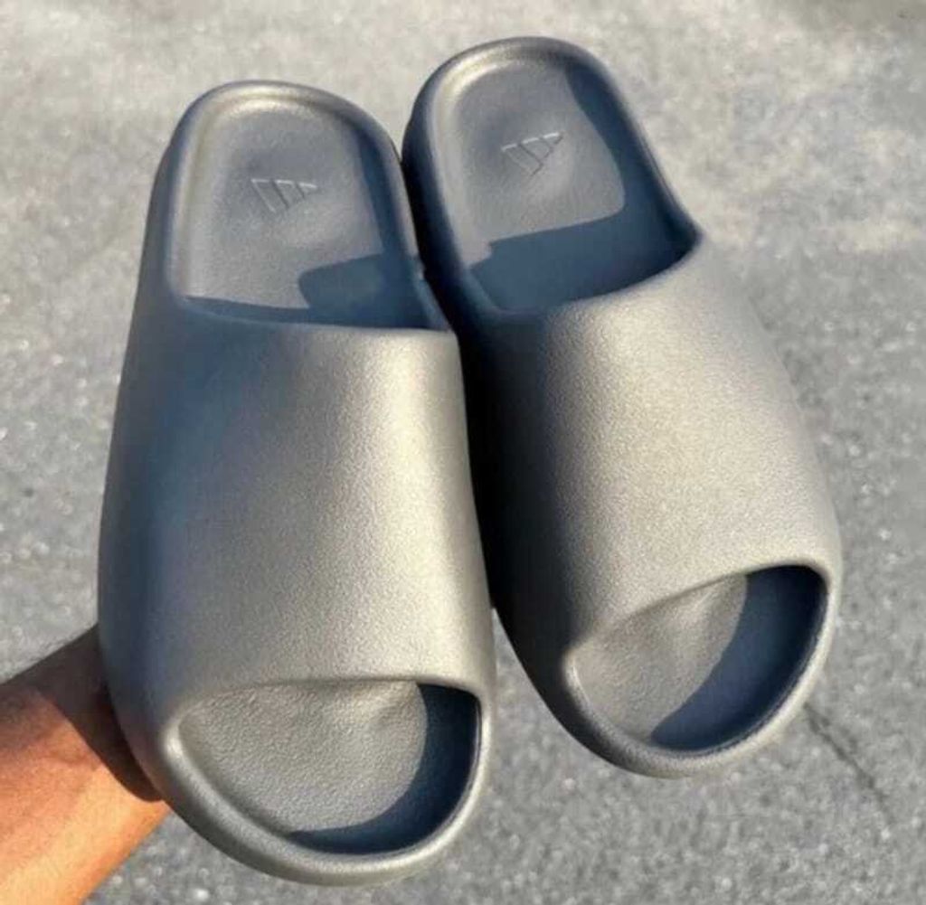 部分現貨) ADIDAS YEEZY SLIDE GRANITE 深灰拖鞋ID4132 – GODA 夠搭選