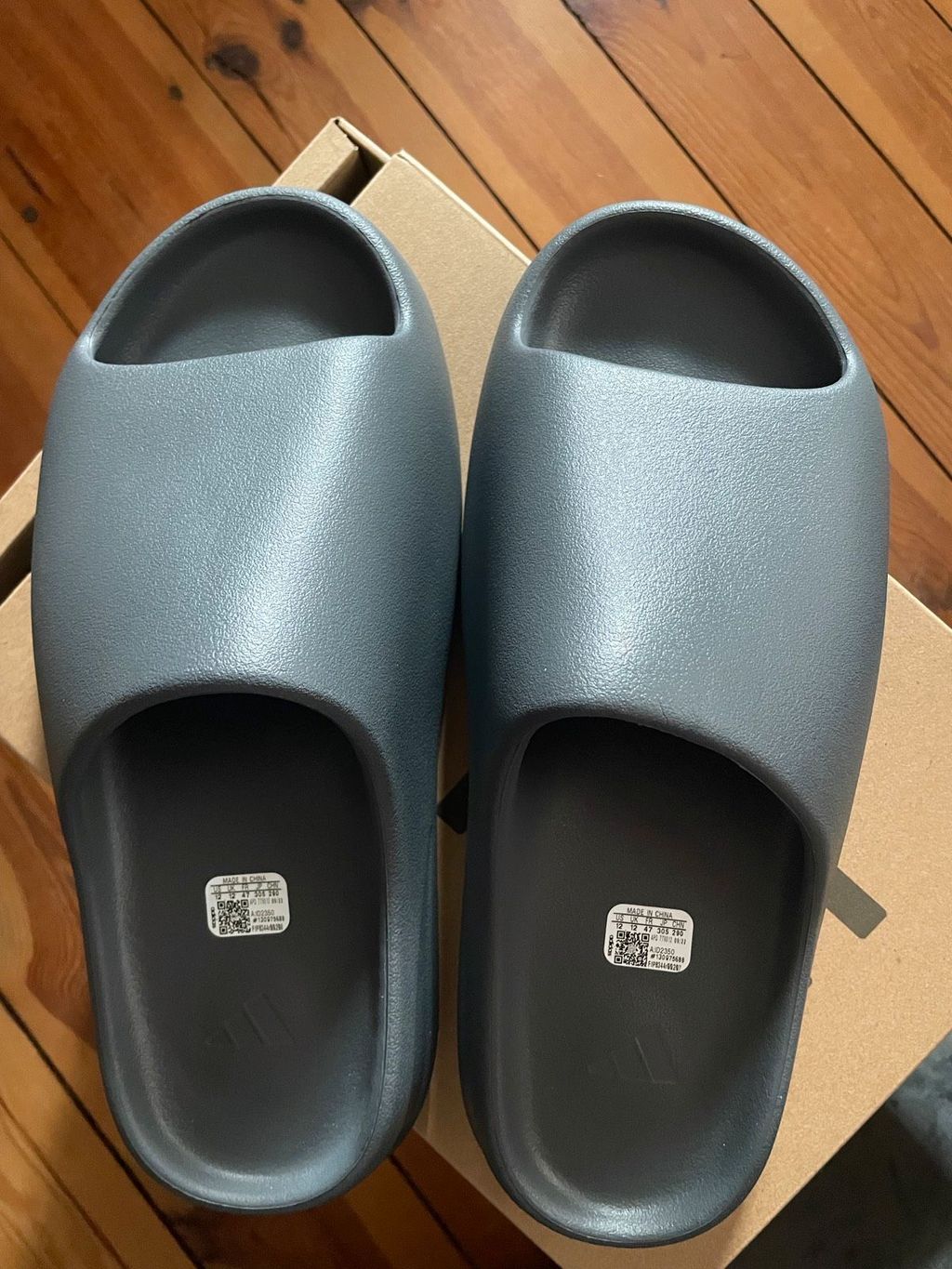 部分現貨) ADIDAS YEEZY SLIDE SLATE GREY 石板灰拖鞋ID2350 – GODA 夠