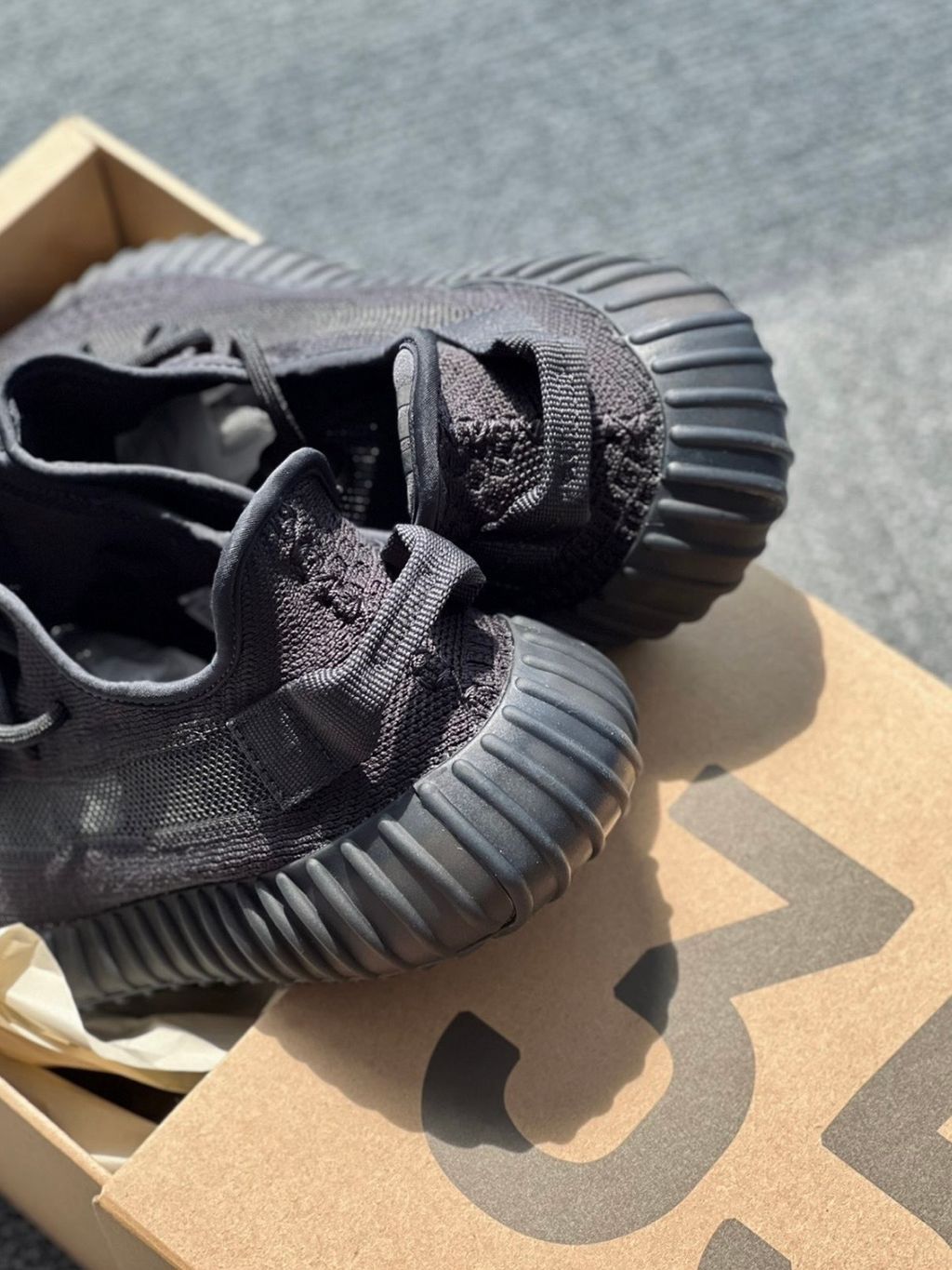 最後入手機會) ADIDAS YEEZY BOOST 350 V2 ONYX 黑瑪瑙HQ4540 – GODA