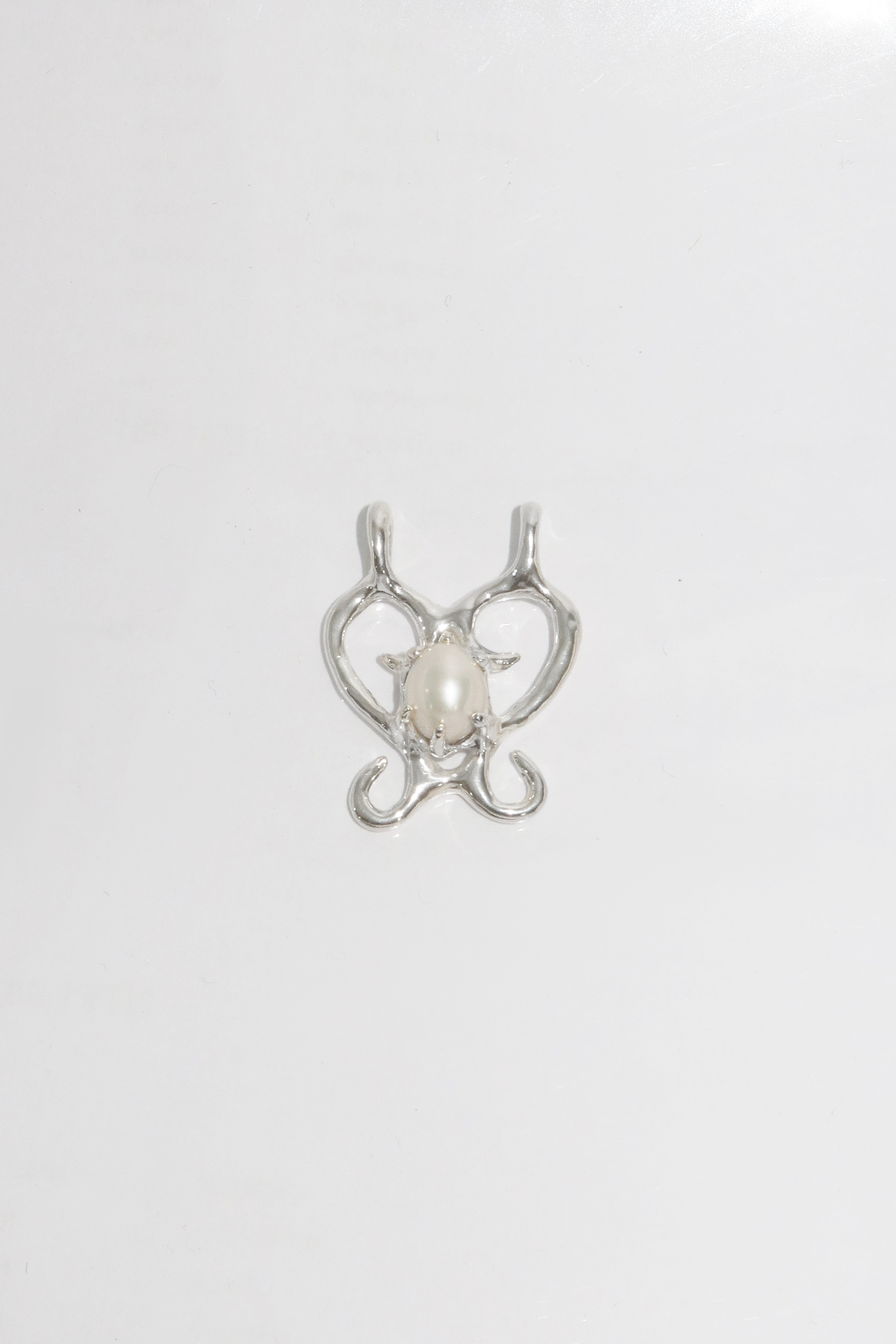 heart pearl pendant