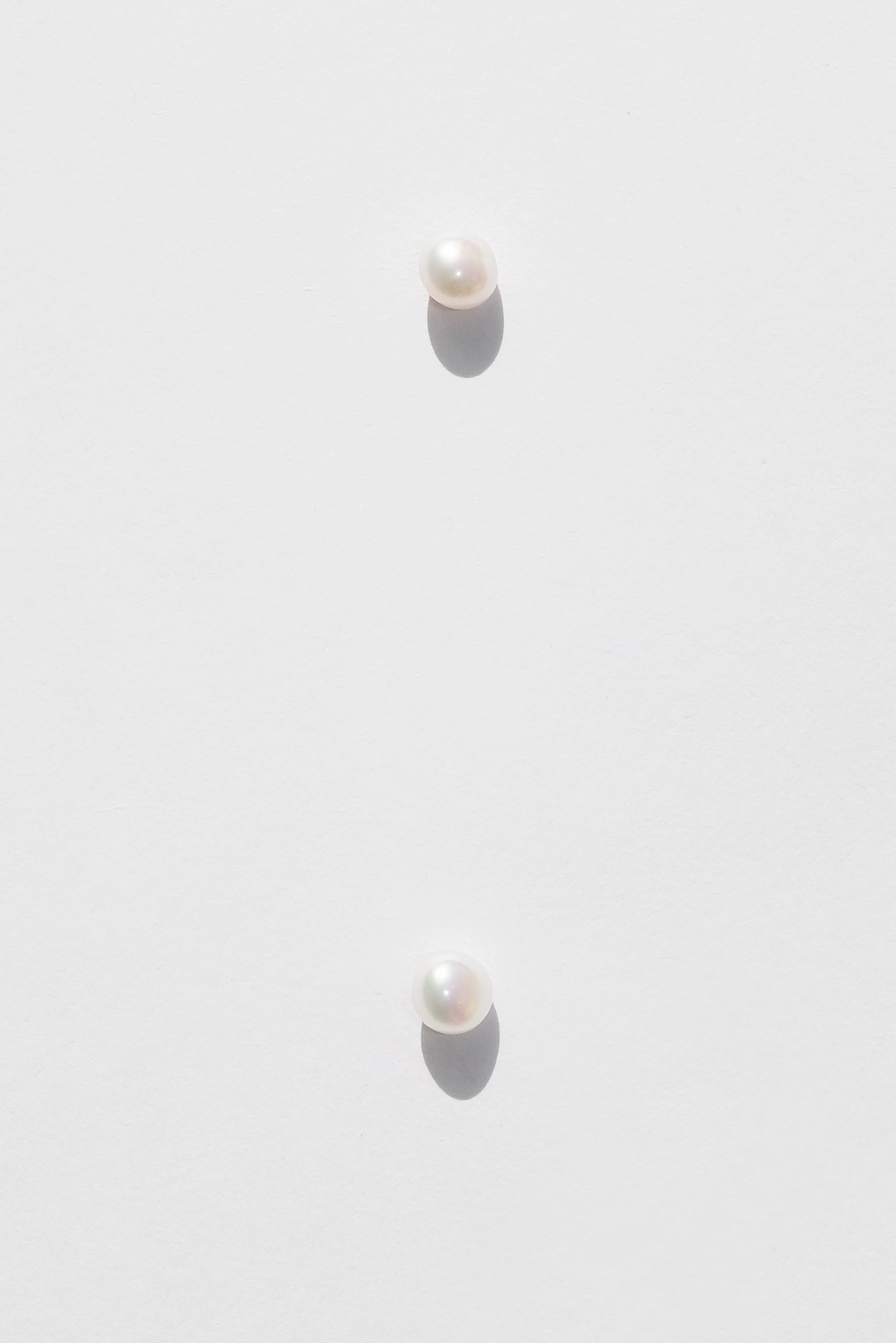 Big Pearl Studs4.jpg