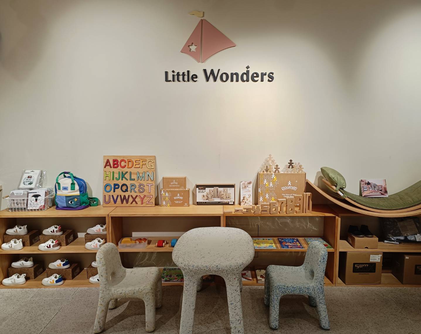 Little Wonders 家庭概念店