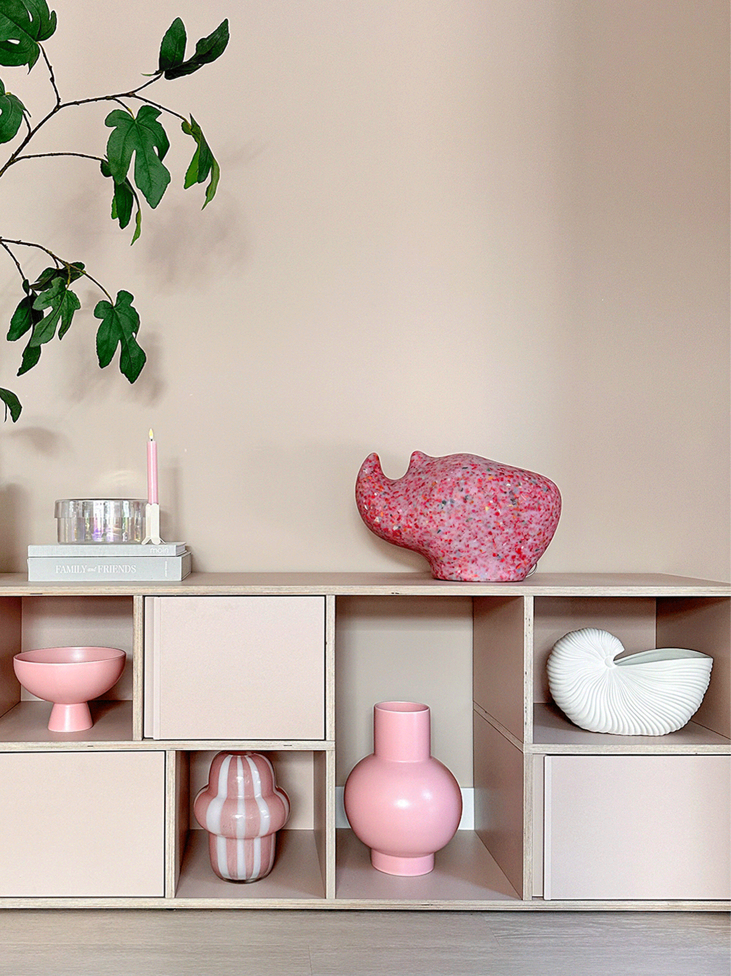 ecoBirdy_RhinoLamp_Strawberry_Photographer_Aida_(1)