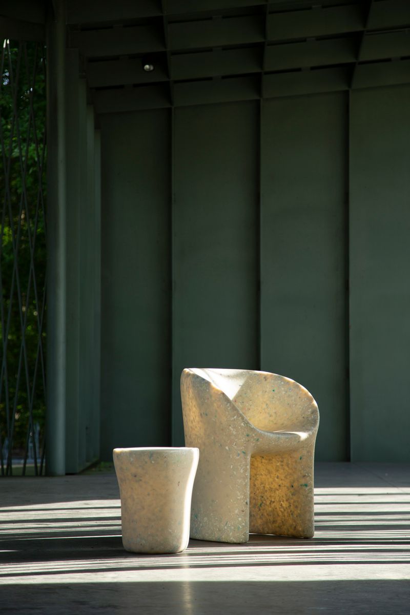 ecoBirdy_RichardArmchair_FadedWhite_JudySideTableFadedWhite_PhotographerArneJennard_(2)