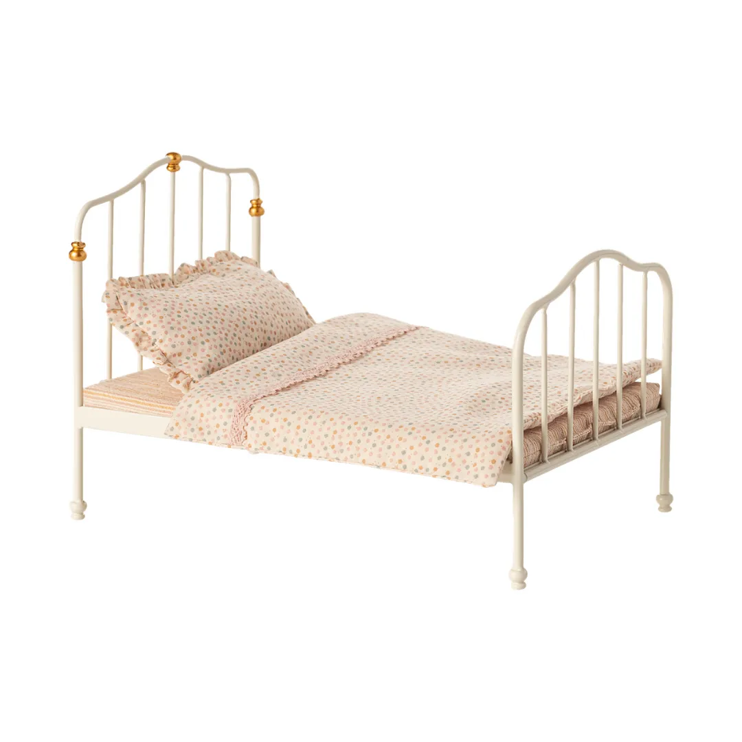 Official darlings (99