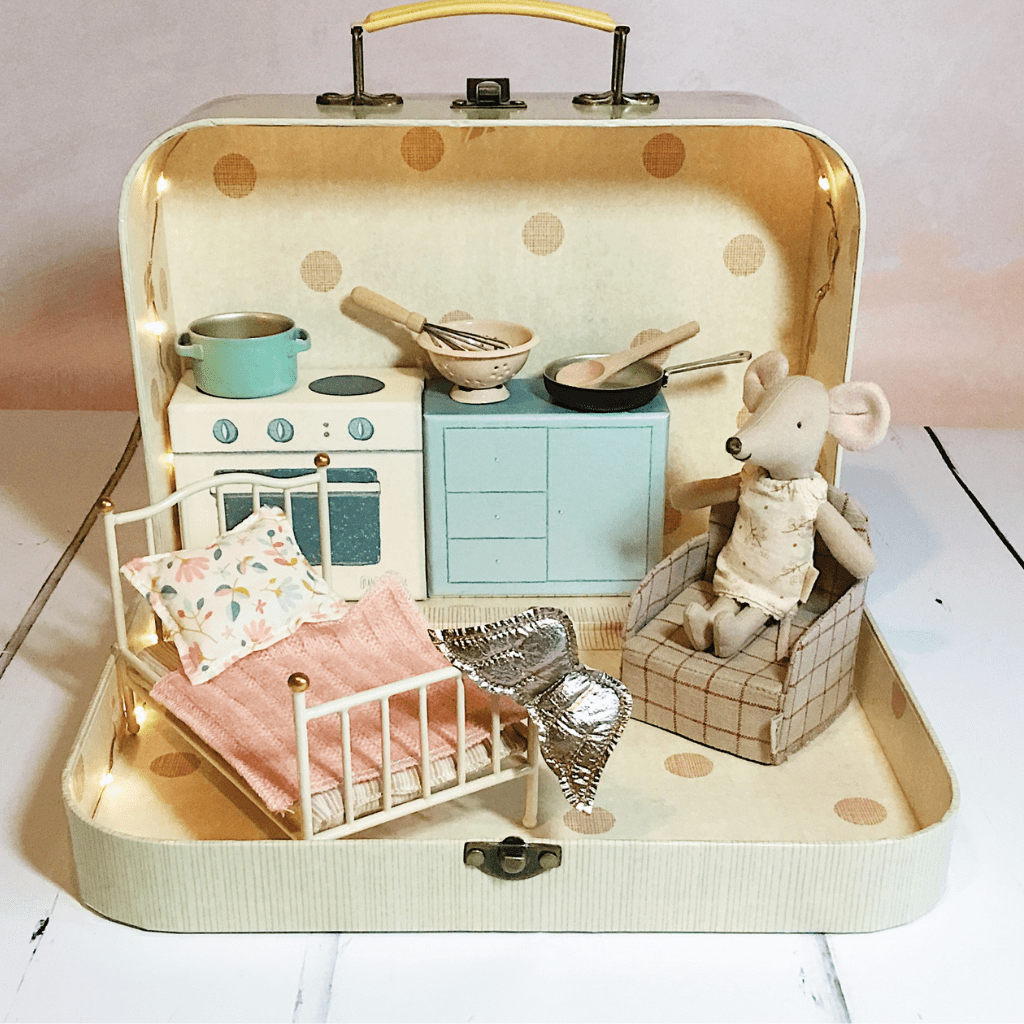 maileg-fairy-house-in-a-suitcase-[3]-12247-p.png