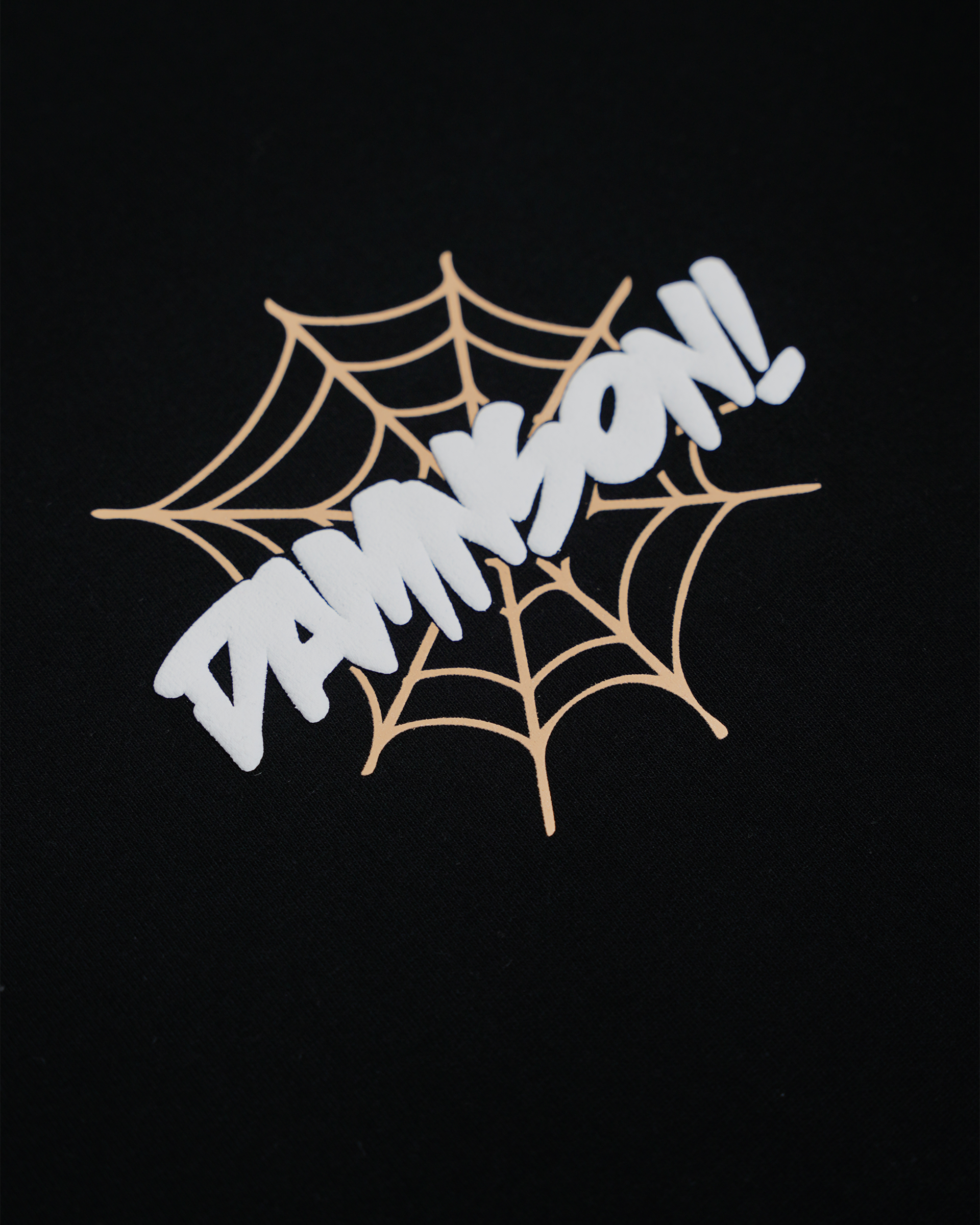 DMNSN TEE BLK CLOSE UP FRONT
