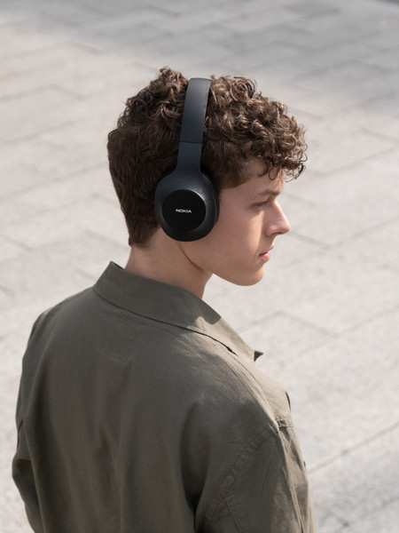 a men listening to music with nokia e1200 essential wireless headphone outdoor