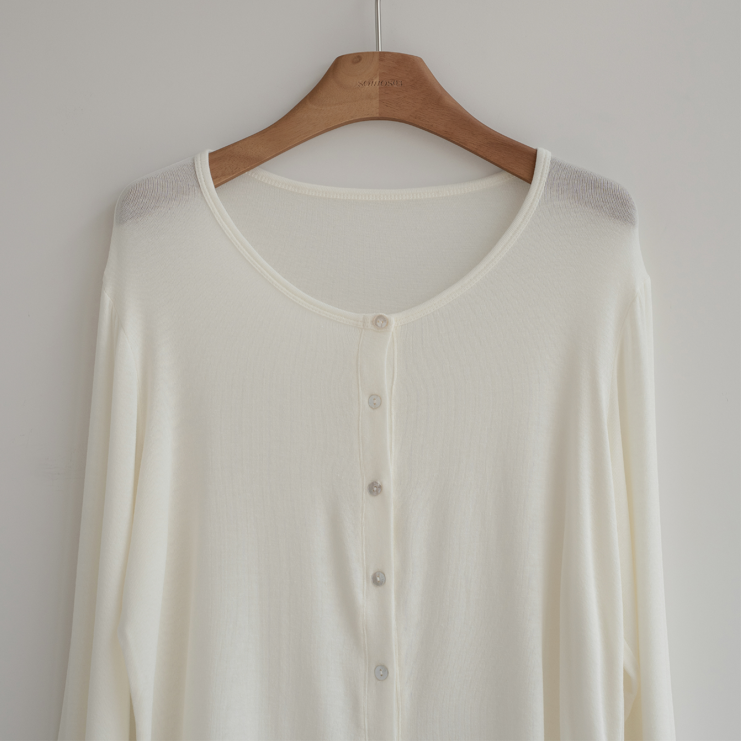 晨霧白 White