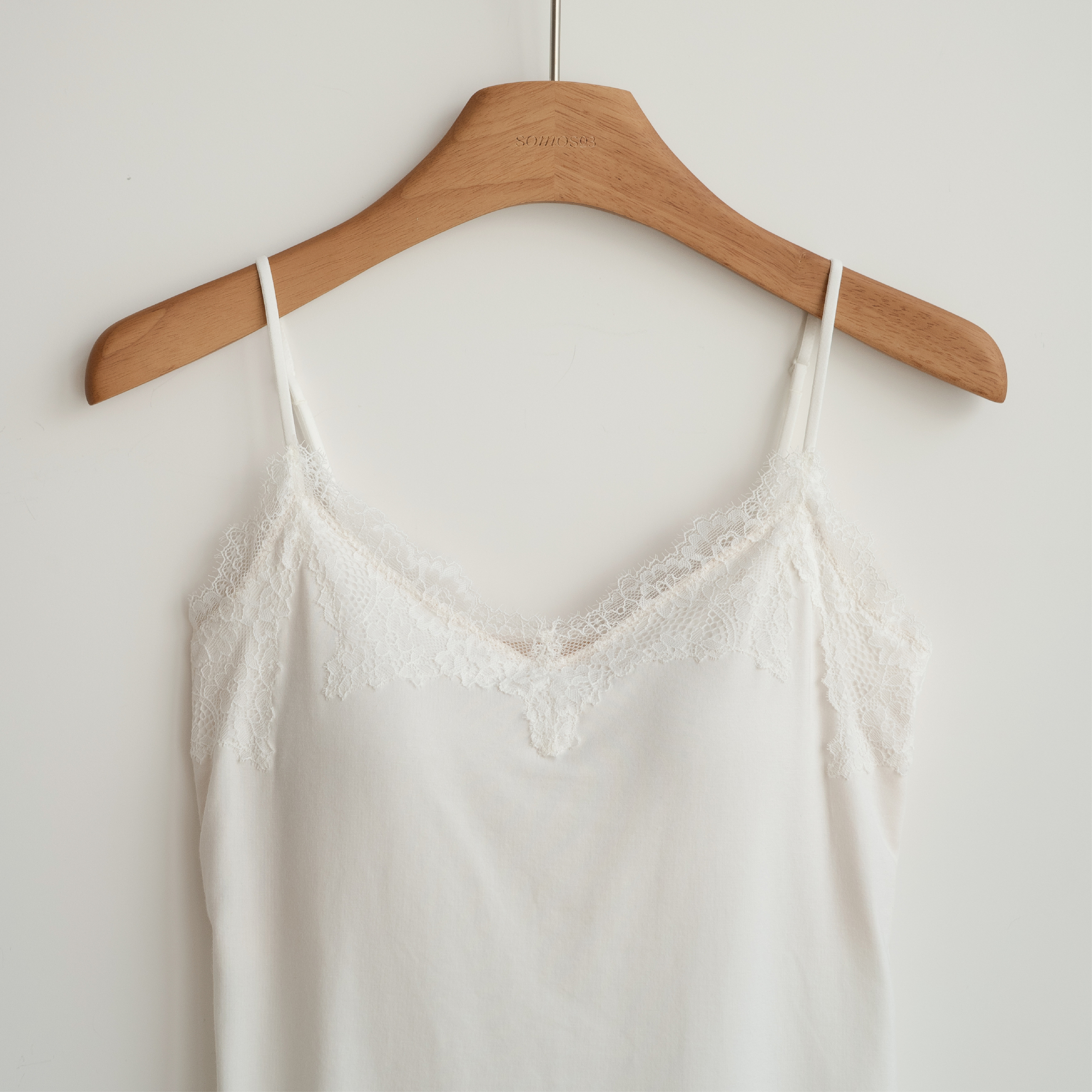 象牙白 White