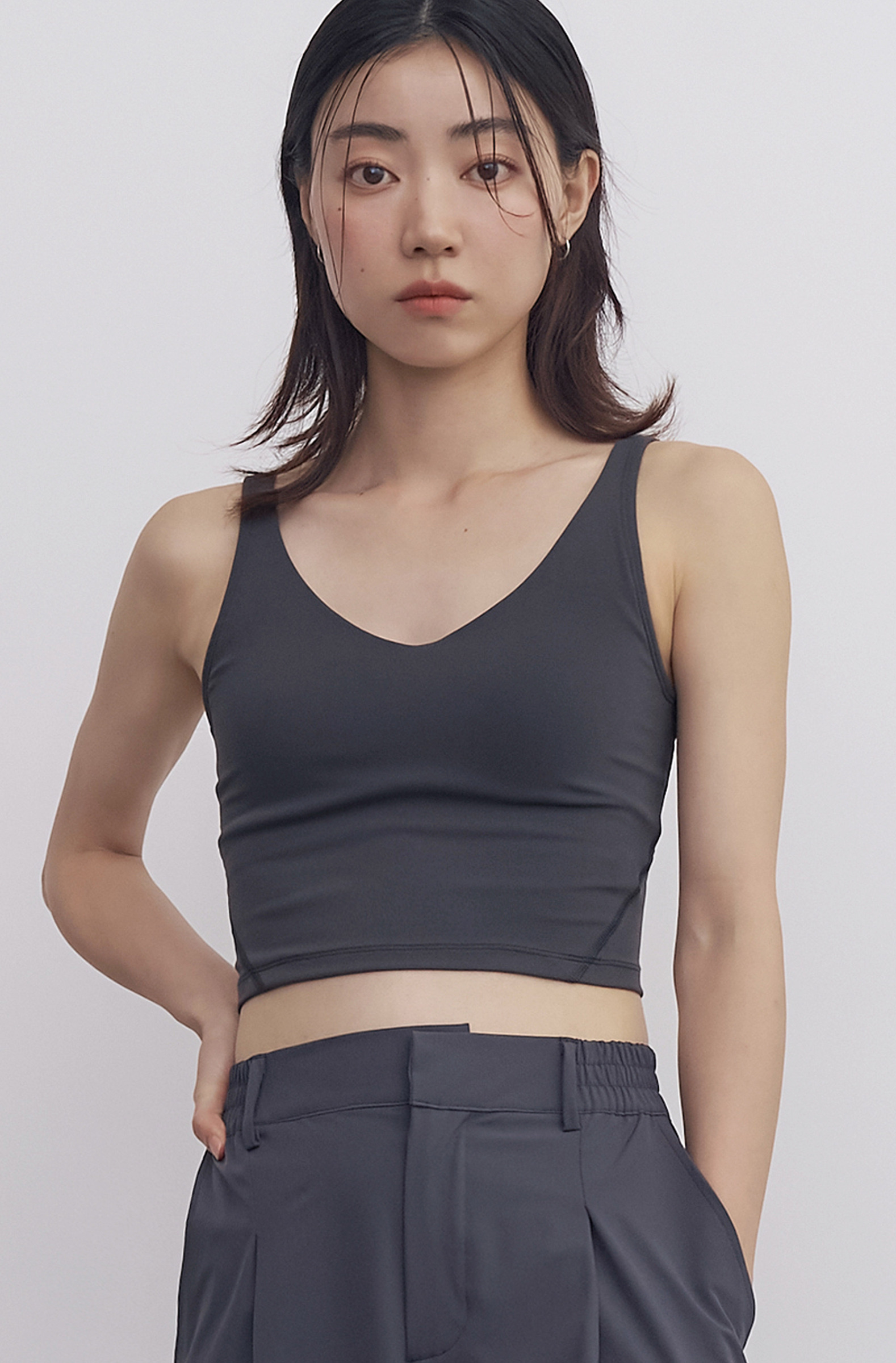 封面 深灰