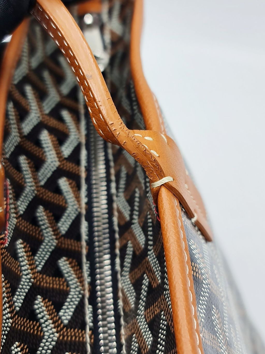 9eb6bb84-9085-46d7-b856-8e45b1126082