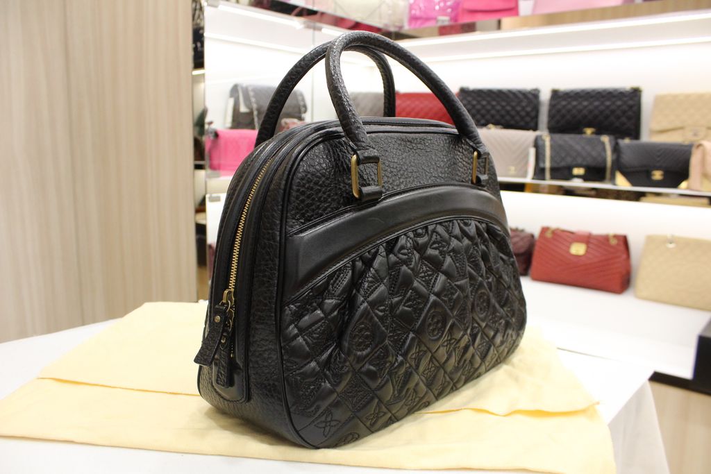 Louis Vuitton Vienna Leather Mizi in Black