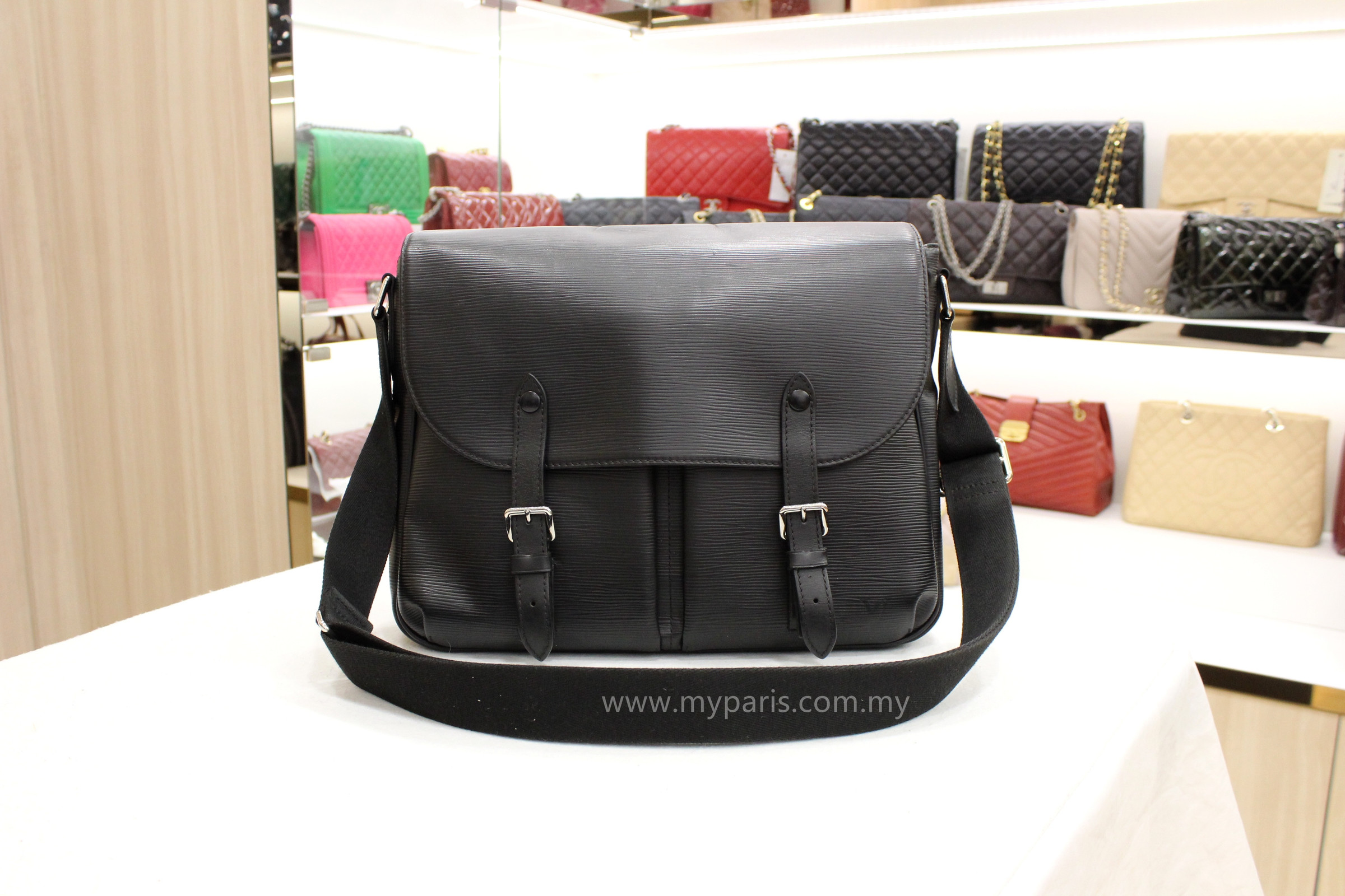 Louis Vuitton Nero EPI Leather Christopher Messenger Bag – My Paris Branded Station-Sell Your ...