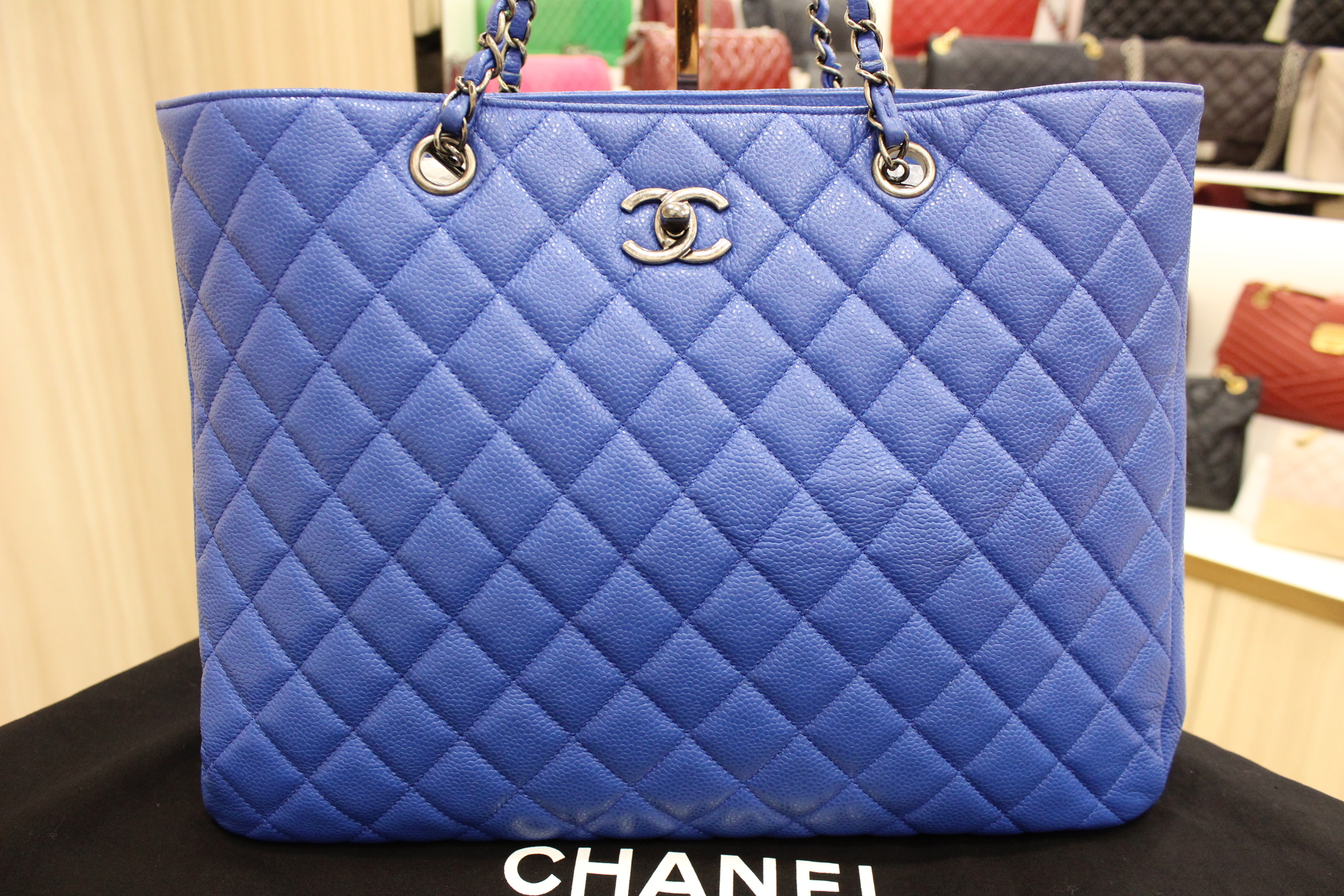 chanel classic tote bag