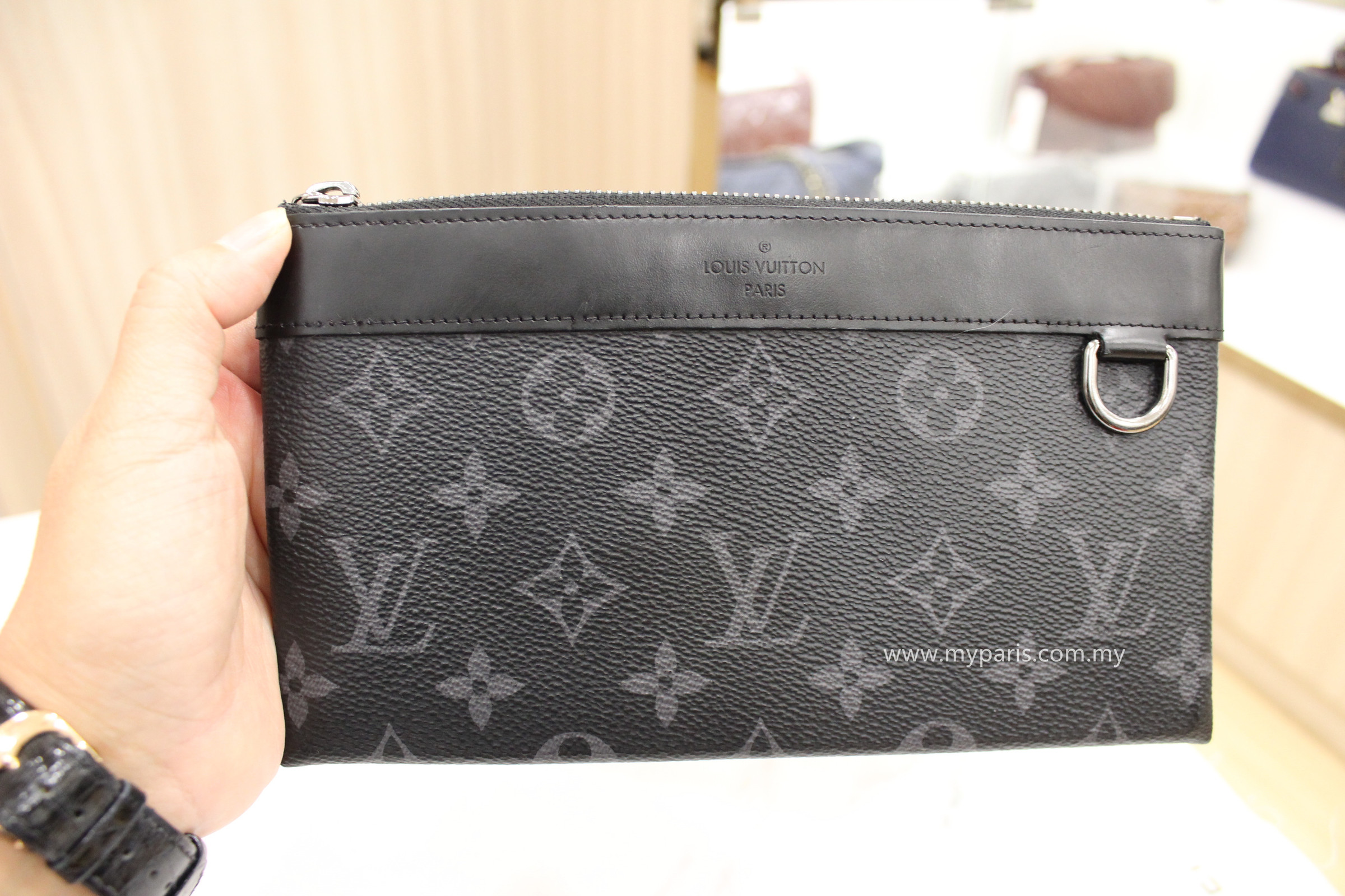 louis vuitton discovery pochette monogram eclipse pm