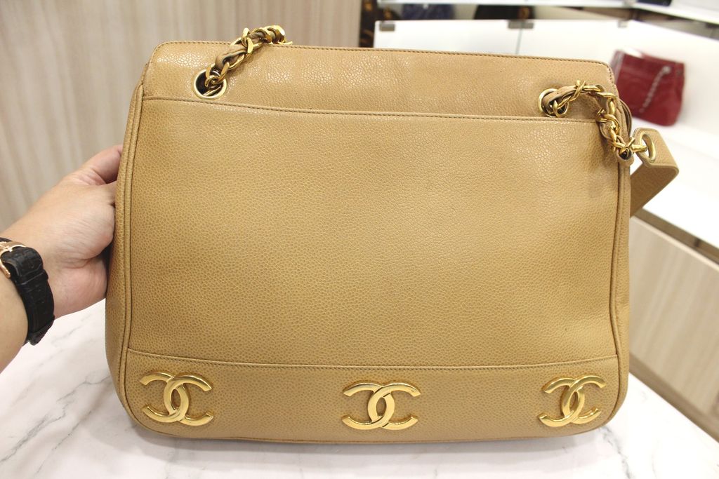 Chanel Ecru CC Logo Tote bag For Sale at 1stDibs