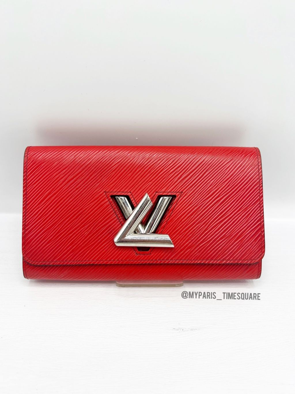 Louis Vuitton Retiro Sarah Wallet in Monogram Coated Canvas — Otra Vez  Couture Consignment