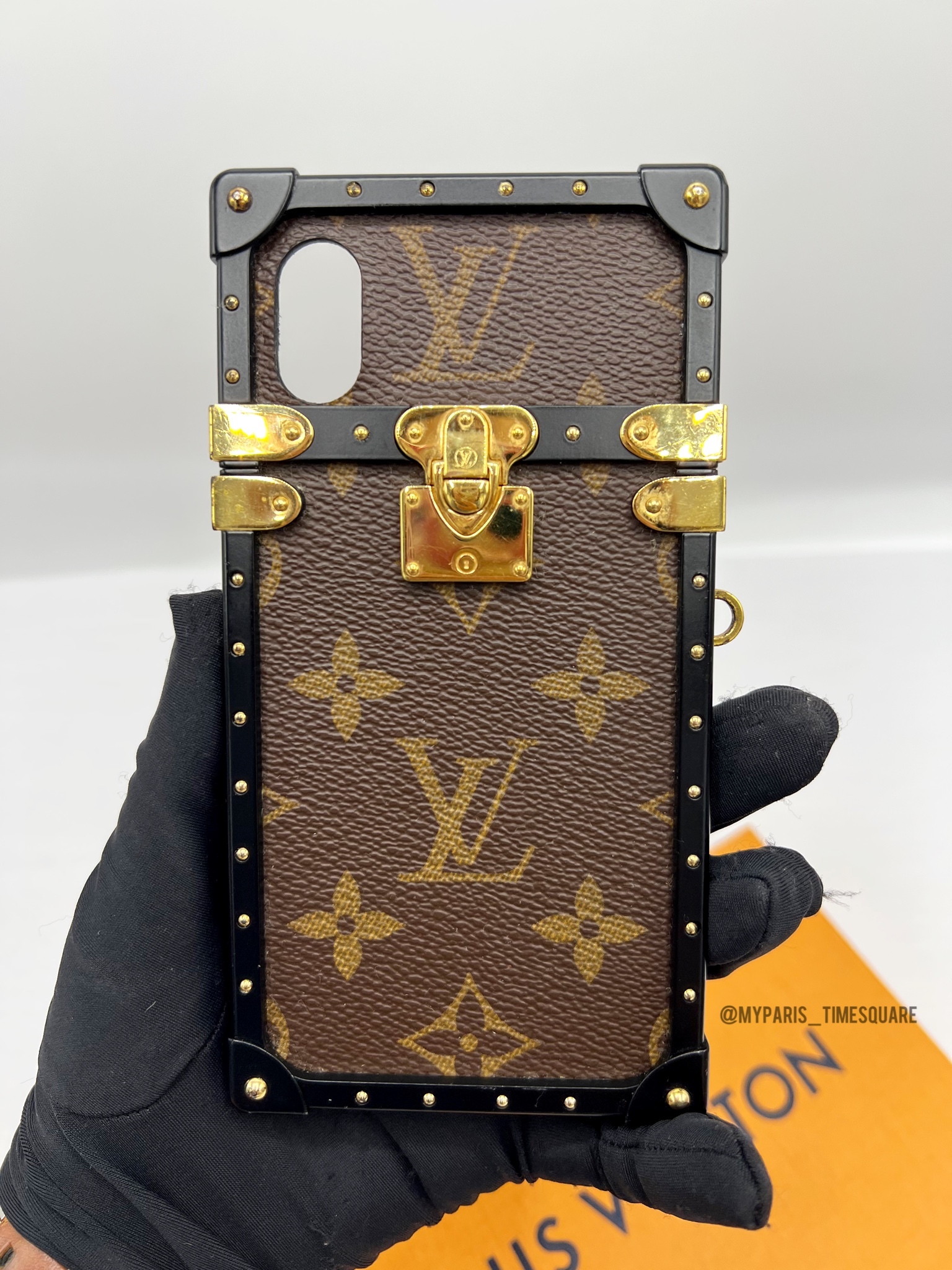 Louis Vuitton Monogram Canvas Eye Trunk for iPhone X & XS Louis Vuitton Monogram Canvas Eye Trunk for iPhone X & XS
