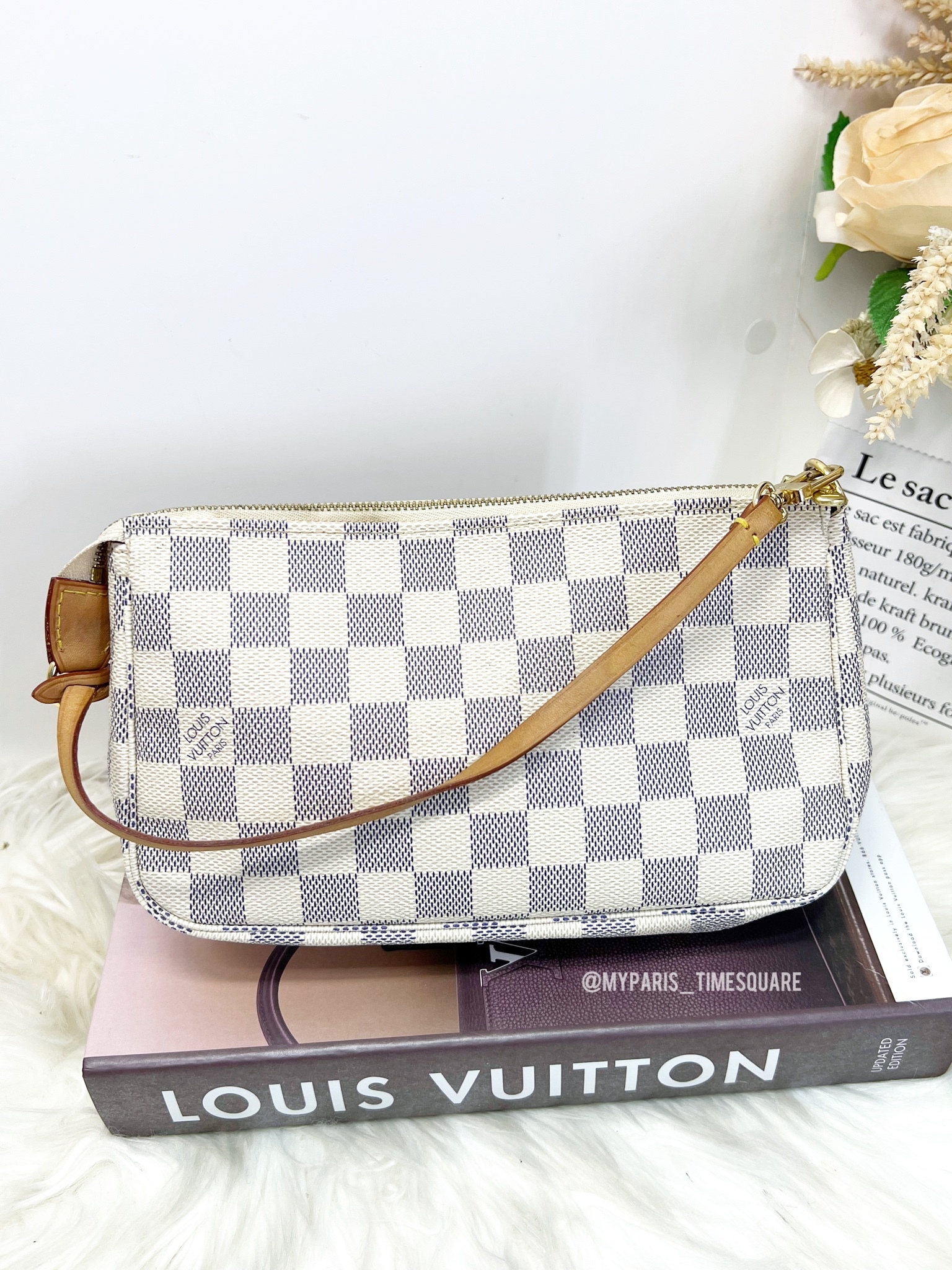 Louis Vuitton Damier Azur Pochette Accessories, Luxury, Bags & Wallets on  Carousell